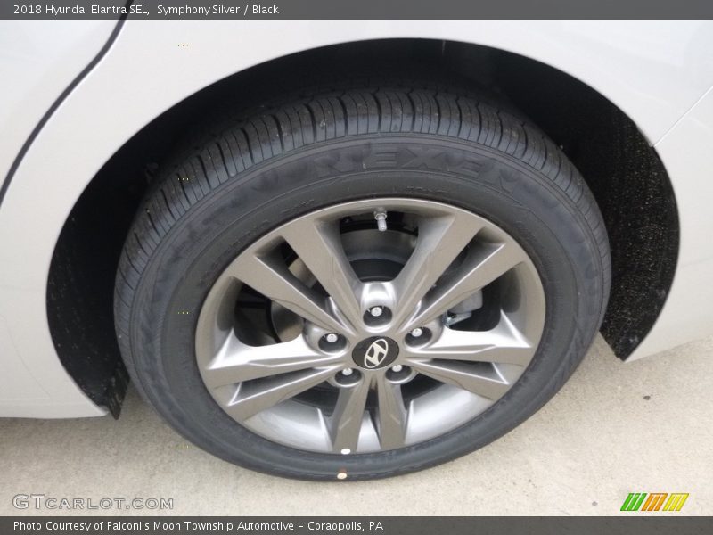 Symphony Silver / Black 2018 Hyundai Elantra SEL