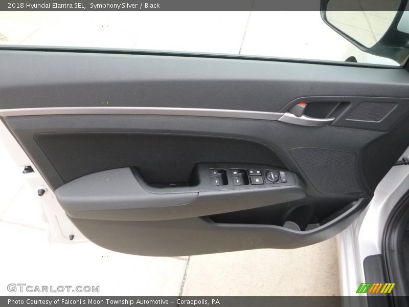 Symphony Silver / Black 2018 Hyundai Elantra SEL