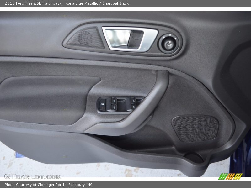 Kona Blue Metallic / Charcoal Black 2016 Ford Fiesta SE Hatchback