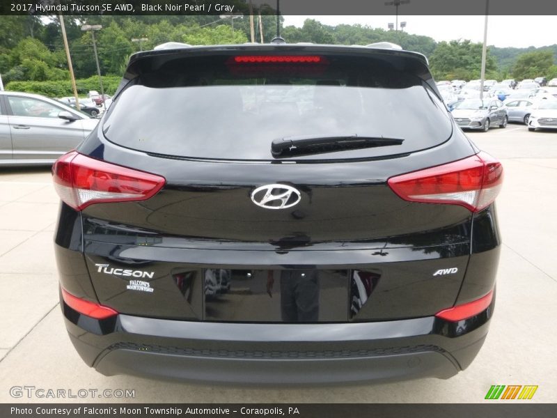 Black Noir Pearl / Gray 2017 Hyundai Tucson SE AWD