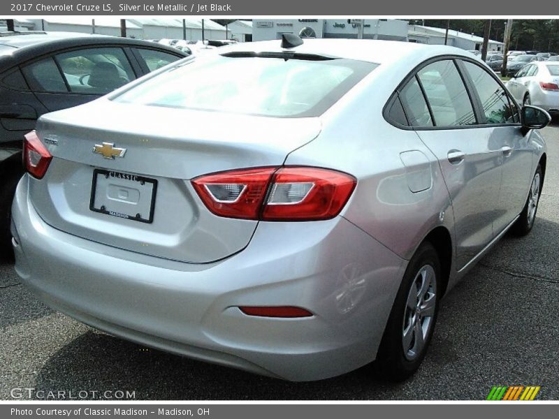 Silver Ice Metallic / Jet Black 2017 Chevrolet Cruze LS