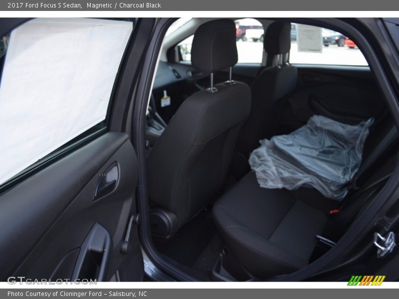 Magnetic / Charcoal Black 2017 Ford Focus S Sedan