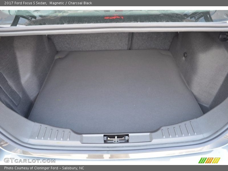 Magnetic / Charcoal Black 2017 Ford Focus S Sedan