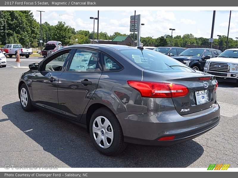 Magnetic / Charcoal Black 2017 Ford Focus S Sedan