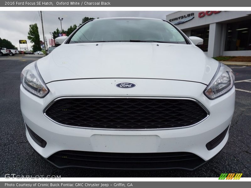 Oxford White / Charcoal Black 2016 Ford Focus SE Hatch