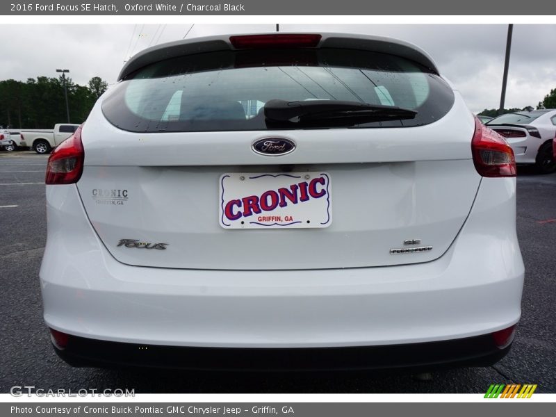 Oxford White / Charcoal Black 2016 Ford Focus SE Hatch