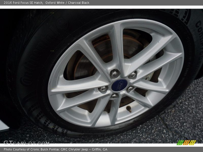 Oxford White / Charcoal Black 2016 Ford Focus SE Hatch