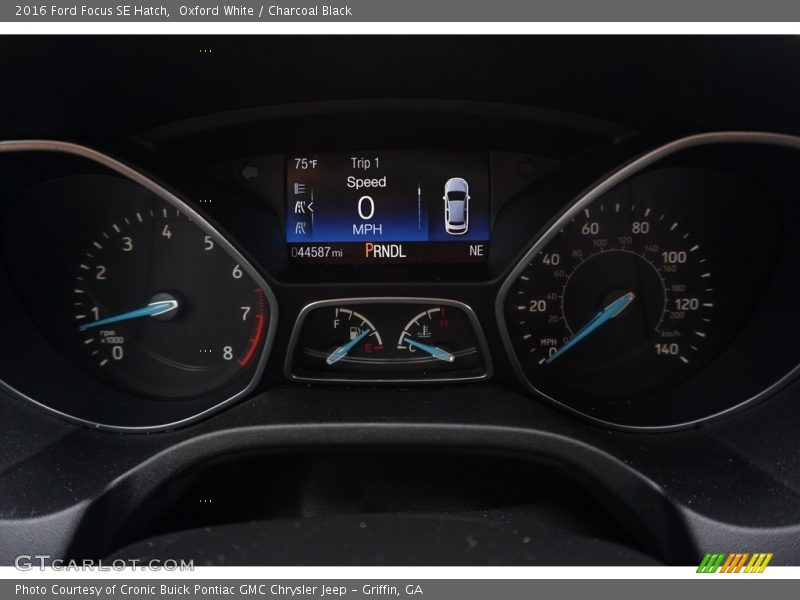 Oxford White / Charcoal Black 2016 Ford Focus SE Hatch