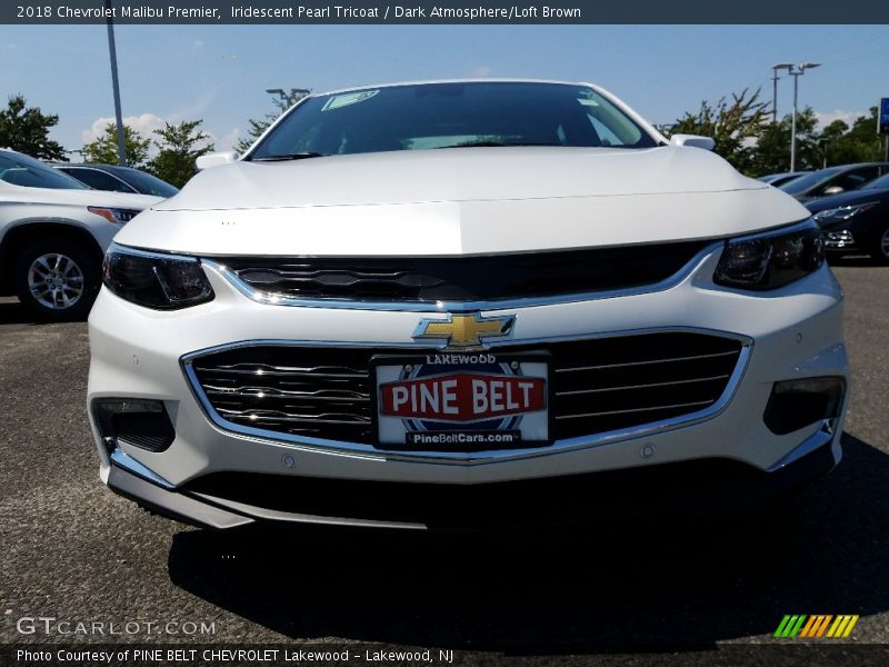 Iridescent Pearl Tricoat / Dark Atmosphere/Loft Brown 2018 Chevrolet Malibu Premier