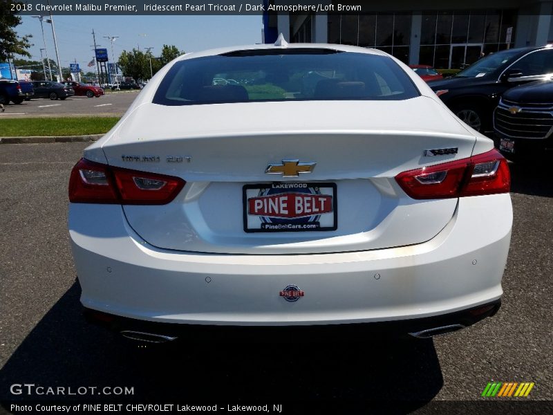 Iridescent Pearl Tricoat / Dark Atmosphere/Loft Brown 2018 Chevrolet Malibu Premier