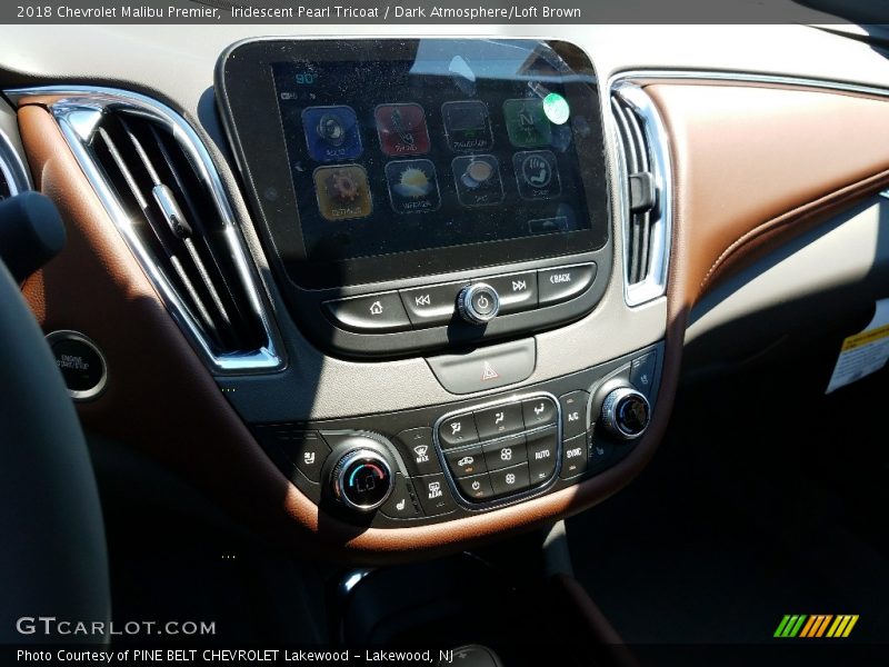 Iridescent Pearl Tricoat / Dark Atmosphere/Loft Brown 2018 Chevrolet Malibu Premier