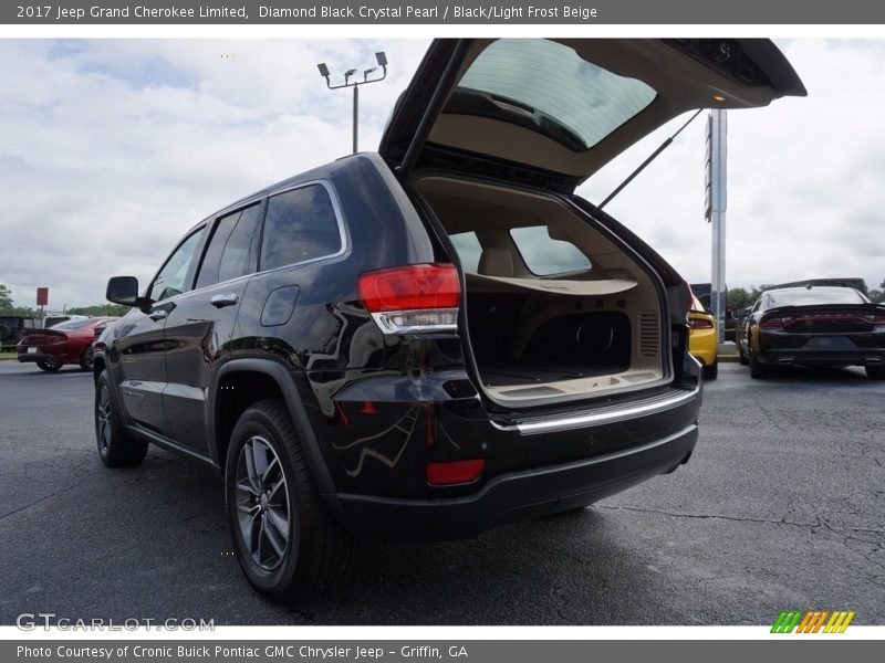 Diamond Black Crystal Pearl / Black/Light Frost Beige 2017 Jeep Grand Cherokee Limited
