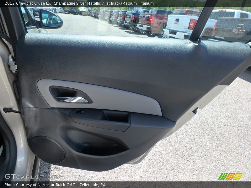 Champagne Silver Metallic / Jet Black/Medium Titanium 2013 Chevrolet Cruze LS