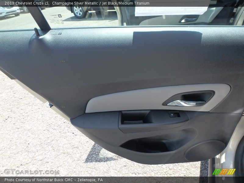 Champagne Silver Metallic / Jet Black/Medium Titanium 2013 Chevrolet Cruze LS