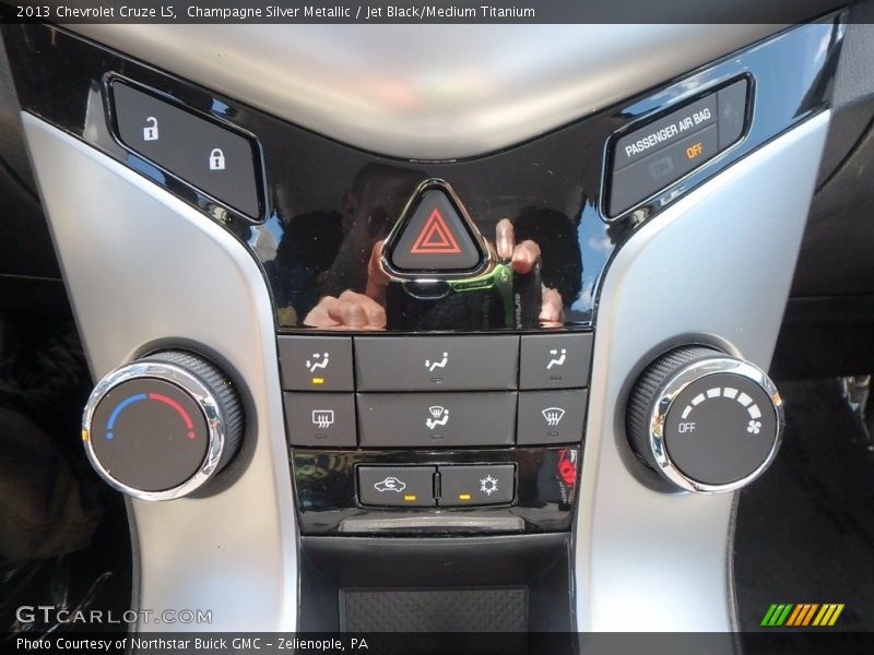 Champagne Silver Metallic / Jet Black/Medium Titanium 2013 Chevrolet Cruze LS