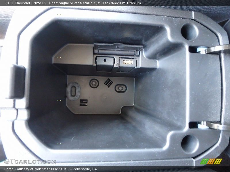 Champagne Silver Metallic / Jet Black/Medium Titanium 2013 Chevrolet Cruze LS