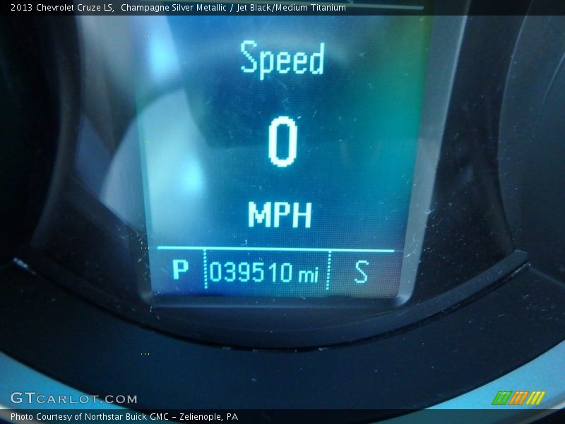 Champagne Silver Metallic / Jet Black/Medium Titanium 2013 Chevrolet Cruze LS