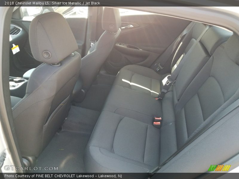 Silver Ice Metallic / Jet Black 2018 Chevrolet Malibu LS