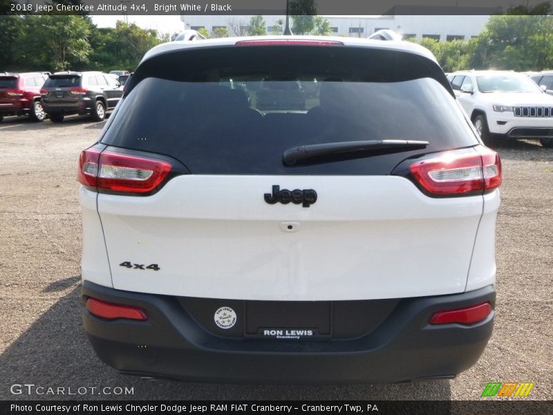 Bright White / Black 2018 Jeep Cherokee Altitude 4x4