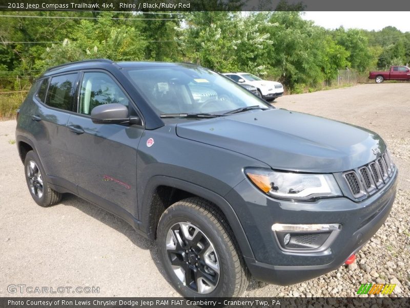 Front 3/4 View of 2018 Compass Trailhawk 4x4