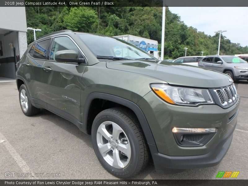 Front 3/4 View of 2018 Compass Latitude 4x4