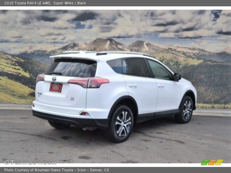 Super White / Black 2016 Toyota RAV4 LE AWD