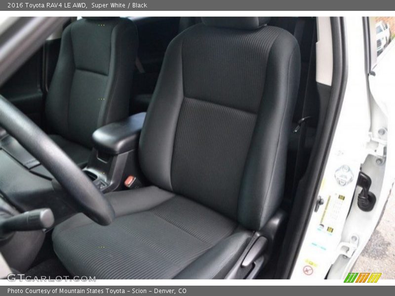 Super White / Black 2016 Toyota RAV4 LE AWD