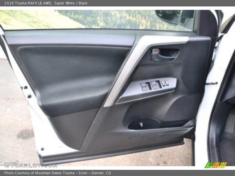 Super White / Black 2016 Toyota RAV4 LE AWD