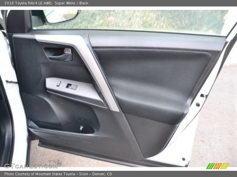 Super White / Black 2016 Toyota RAV4 LE AWD