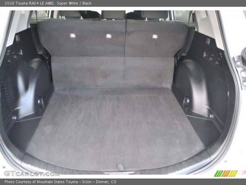 Super White / Black 2016 Toyota RAV4 LE AWD