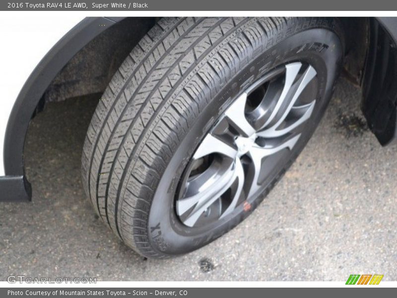Super White / Black 2016 Toyota RAV4 LE AWD