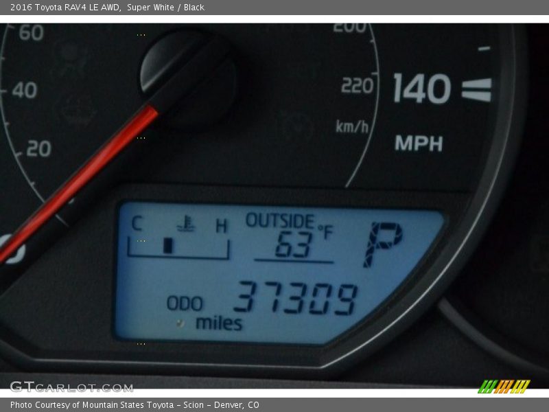 Super White / Black 2016 Toyota RAV4 LE AWD