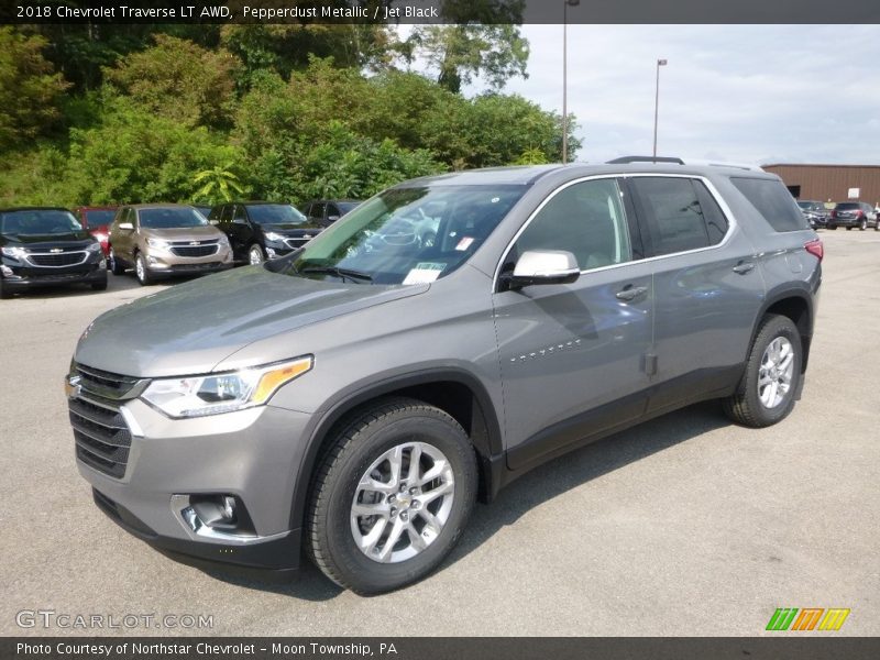 Front 3/4 View of 2018 Traverse LT AWD