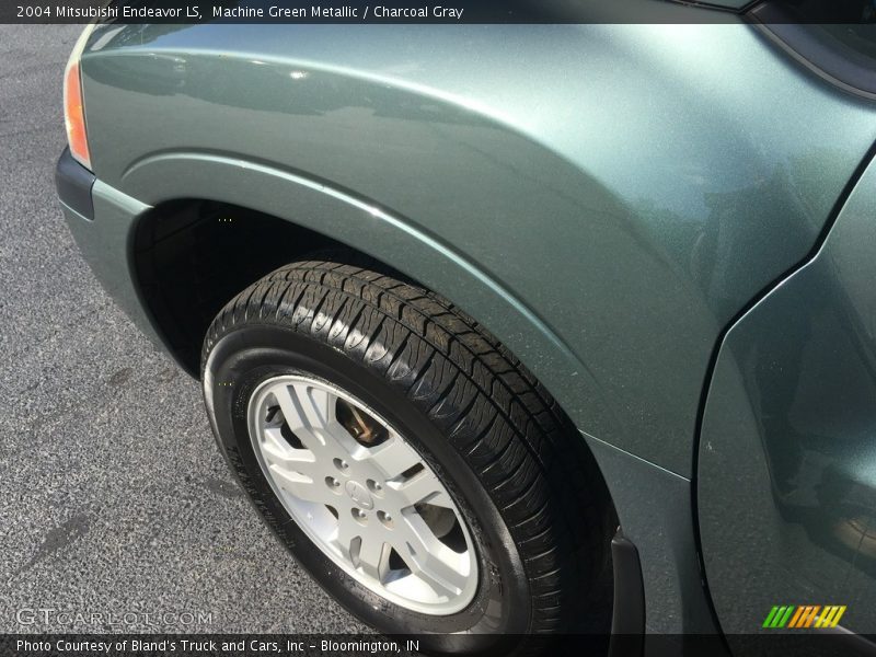 Machine Green Metallic / Charcoal Gray 2004 Mitsubishi Endeavor LS