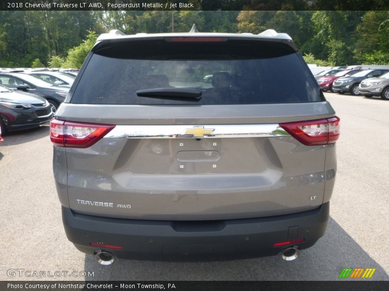 Pepperdust Metallic / Jet Black 2018 Chevrolet Traverse LT AWD