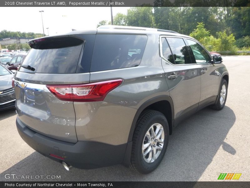 Pepperdust Metallic / Jet Black 2018 Chevrolet Traverse LT AWD