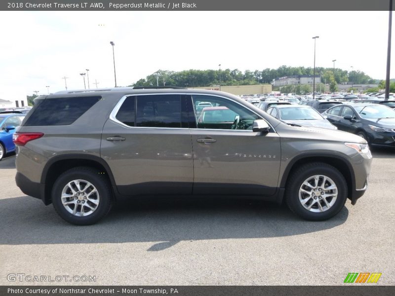 Pepperdust Metallic / Jet Black 2018 Chevrolet Traverse LT AWD