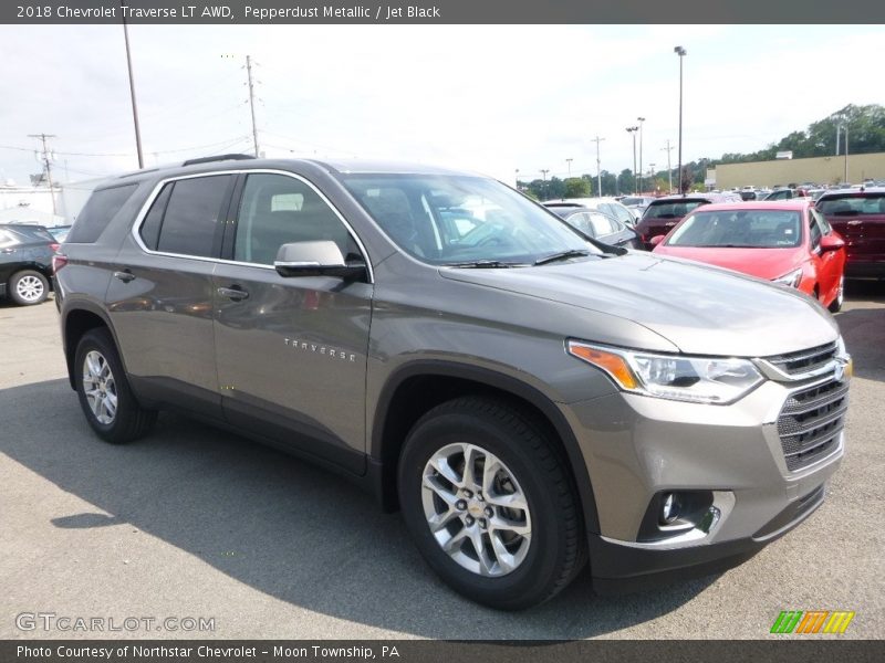 Pepperdust Metallic / Jet Black 2018 Chevrolet Traverse LT AWD