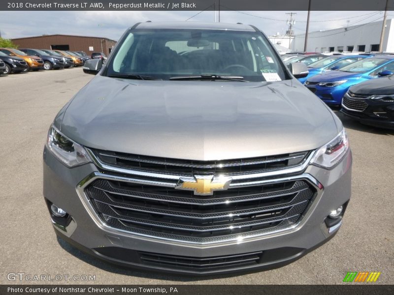 Pepperdust Metallic / Jet Black 2018 Chevrolet Traverse LT AWD