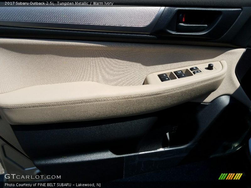 Tungsten Metallic / Warm Ivory 2017 Subaru Outback 2.5i