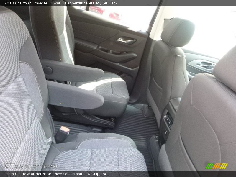 Pepperdust Metallic / Jet Black 2018 Chevrolet Traverse LT AWD