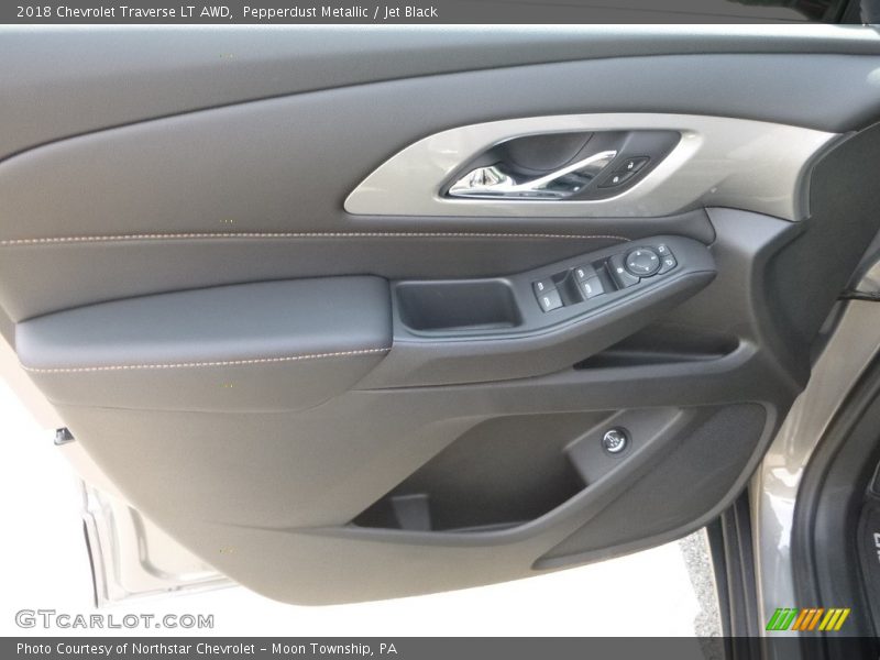 Pepperdust Metallic / Jet Black 2018 Chevrolet Traverse LT AWD