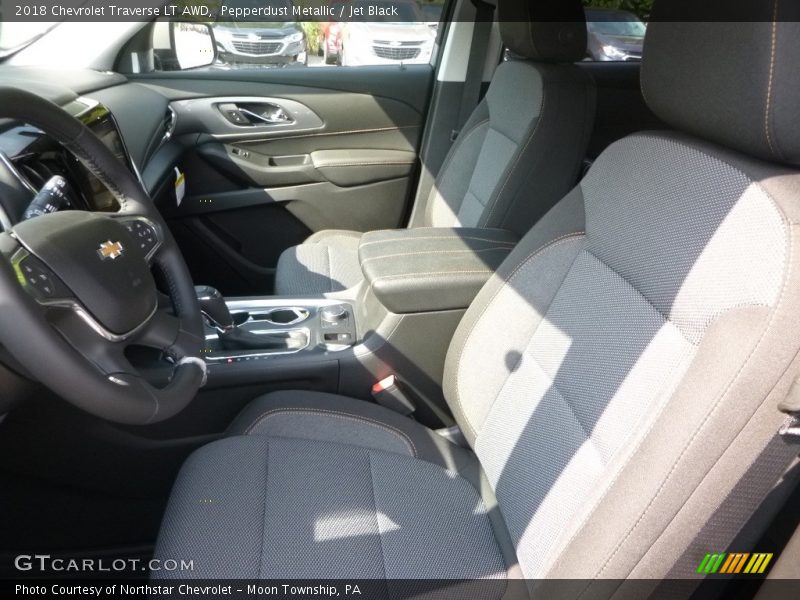 Pepperdust Metallic / Jet Black 2018 Chevrolet Traverse LT AWD