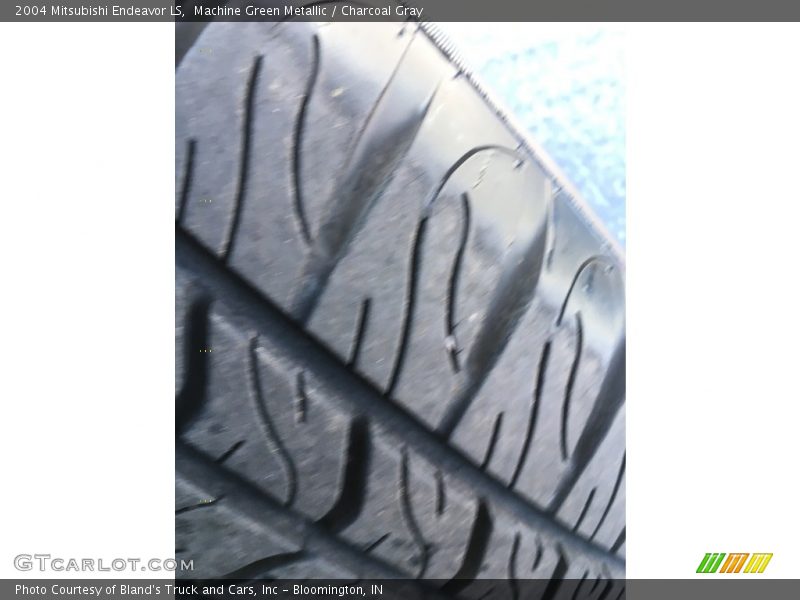Machine Green Metallic / Charcoal Gray 2004 Mitsubishi Endeavor LS