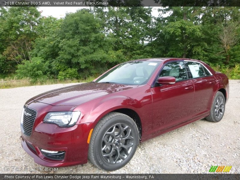 Front 3/4 View of 2018 300 S AWD