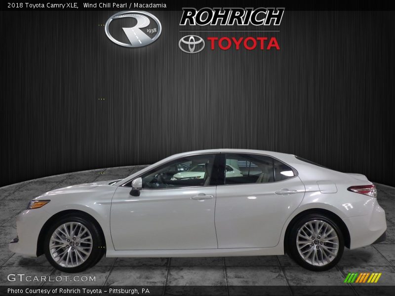 Wind Chill Pearl / Macadamia 2018 Toyota Camry XLE