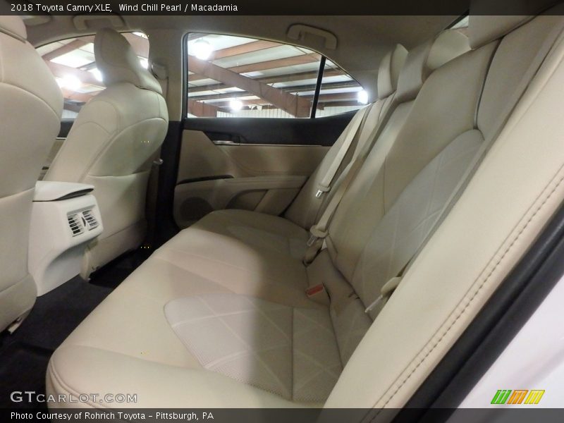 Wind Chill Pearl / Macadamia 2018 Toyota Camry XLE