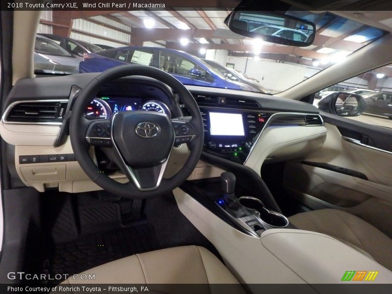 Wind Chill Pearl / Macadamia 2018 Toyota Camry XLE