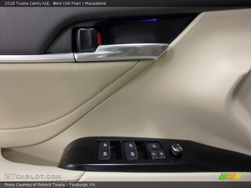 Wind Chill Pearl / Macadamia 2018 Toyota Camry XLE