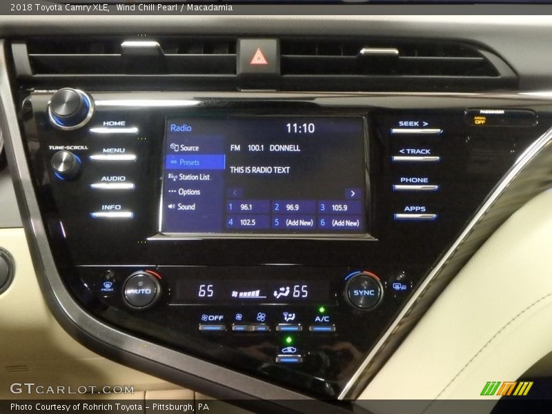Wind Chill Pearl / Macadamia 2018 Toyota Camry XLE